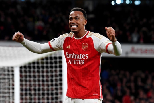 Thủ môn mắc lỗi sơ đẳng, Liverpool thua Arsenal ở giải Ngoại Hạng Anh 