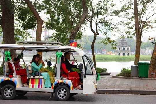 Khai trương tuyến xe điện tham quan di sản Thăng Long - Hà Nội