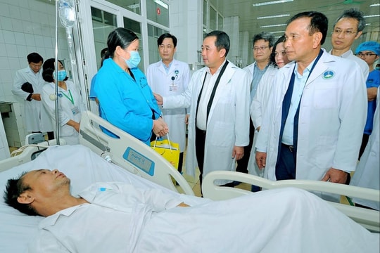 Đồng chí Bí thư Tỉnh ủy Hải Dương Trần Đức Thắng thăm, tặng quà một số đơn vị trực Tết