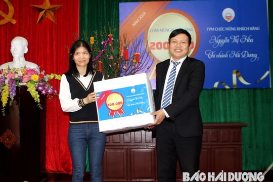 2 khách hàng ở Hải Dương may mắn nhận thưởng của TYM