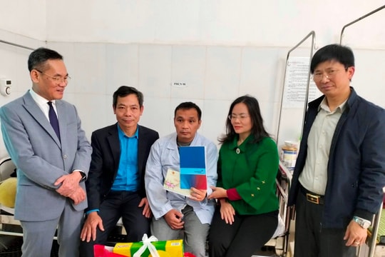 Công đoàn ngành giáo dục Hải Dương tặng 93 suất quà Tết cho giáo viên đặc biệt khó khăn