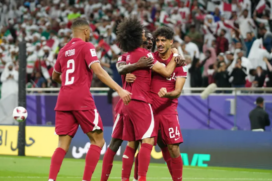 Qatar thắng ngược Iran để vào chung kết Asian Cup