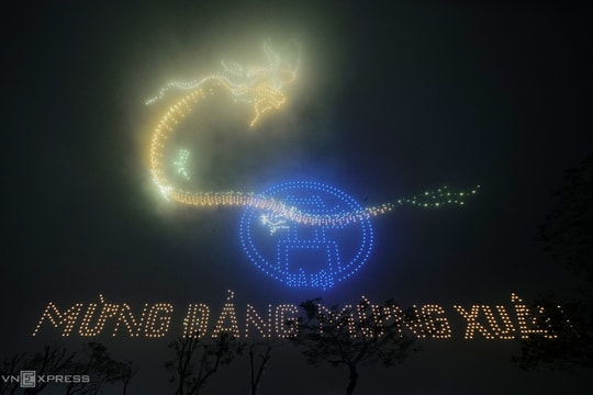 Hơn 2.000 máy bay không người lái vẽ biểu tượng Thủ đô