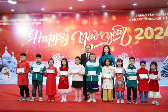 Nhiều học sinh, sinh viên khó khăn ở Hải Dương được tặng quà Tết