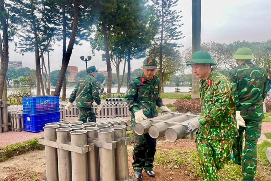Lắp đặt giàn phóng pháo hoa tầm cao tại hồ Bạch Đằng