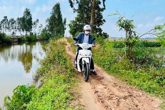 Bờ sông Hồng Đức qua xã Ứng Hòe xuống cấp