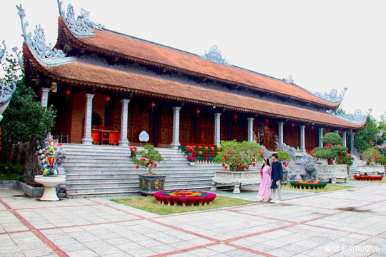 Beautiful scenery of Vinh Quang pagoda in new spring