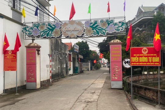 Hội Cựu chiến binh huyện Kim Thành dọn vệ sinh các tuyến đường tự quản dịp Tết