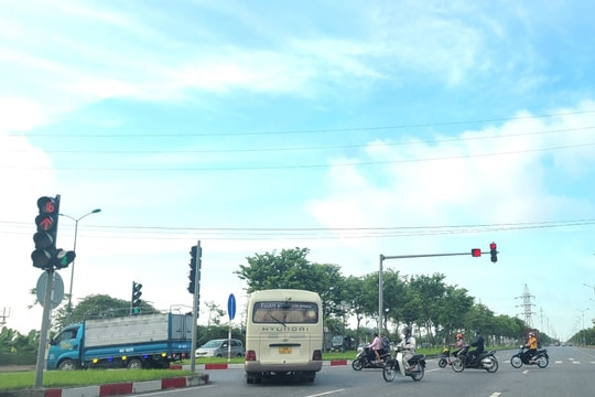 Bị cấm, ô tô vẫn rẽ trái hoặc quay đầu tại nút giao đường Võ Nguyên Giáp với đường liên xã Liên Hồng - Thạch Khôi