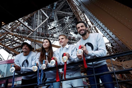 Cận cảnh thiết kế đặc biệt của huy chương Olympic Paris 2024