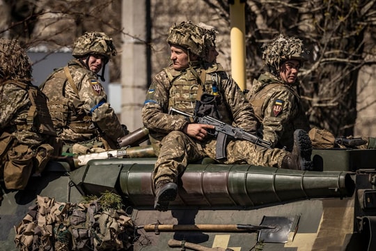 Lãnh đạo Đức và Mỹ coi trọng việc phê chuẩn gói viện trợ quân sự cho Ukraine