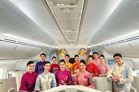 Hàng không tổ chức chuyến bay "xông đất" đầu năm