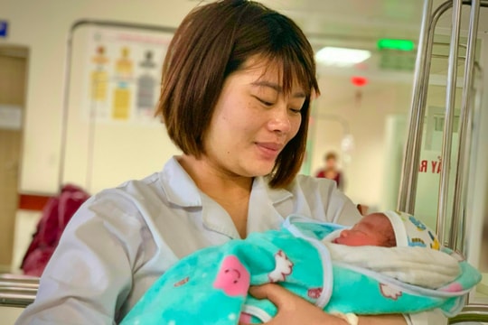 Cháu bé đầu tiên chào đời ngày mùng 1 Tết tại Bệnh viện Phụ sản Hải Dương
