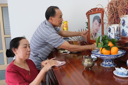 Những anh hùng ra đi từ mùa xuân ấy để đất nước bình yên: Bài 2 - Hài cốt liệt sĩ trở về trong làn bão đạn