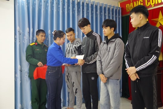 “Tiếp sức” cho thanh niên Hải Dương lên đường nhập ngũ