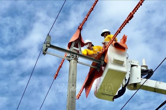 Thủ tướng chỉ thị bảo đảm cung ứng điện, cung cấp than, khí cho sản xuất điện