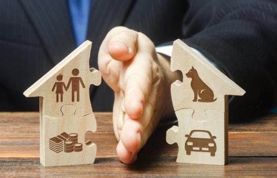 Tài sản đứng tên bố mẹ chồng, chia thế nào? 