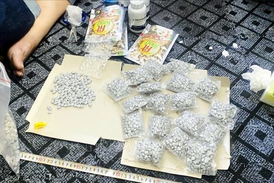 Bắt giữ đối tượng tàng trữ hơn 2 kg ma túy tổng hợp