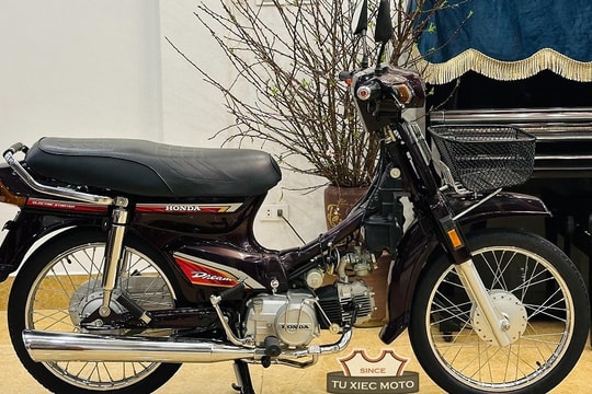 Honda Dream Thái 25 năm tuổi vẫn nguyên bản, giá gần 1 tỷ đồng