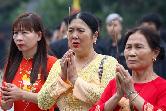 Không còn cảnh chen chúc, du khách thảnh thơi chiêm bái khai hội chùa Bái Đính