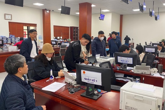 Lĩnh vực tư pháp, giao thông vận tải có đông  người làm thủ tục hành chính trong ngày đầu làm việc