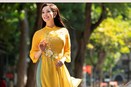 Ru phía hoa vàng