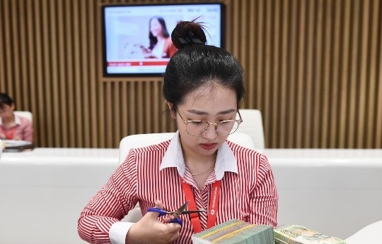 Ngân hàng đầu tiên tăng lãi suất sau kỳ nghỉ Tết
