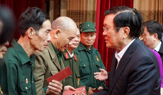 Cuộc gặp mặt xúc động giữa nguyên Chủ tịch nước Trương Tấn Sang và các cựu binh Vị Xuyên