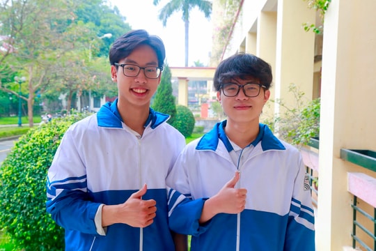 Niềm vui nhân đôi ở Trường THPT chuyên Nguyễn Trãi