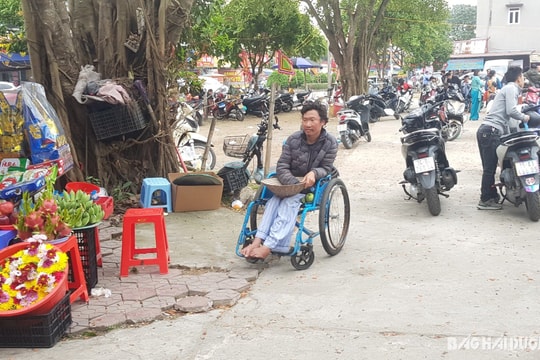 Vẫn còn người ăn xin tại lễ hội, di tích