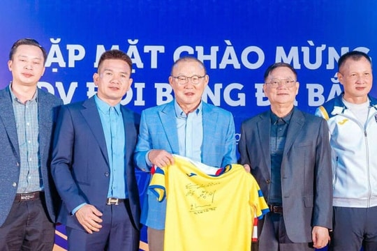 Huấn luyện viên Park Hang Seo ký hợp đồng với CLB Bắc Ninh