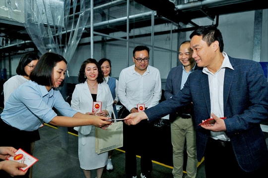 Chủ tịch UBND tỉnh Hải Dương Triệu Thế Hùng động viên doanh nghiệp sản xuất, kinh doanh đầu xuân
