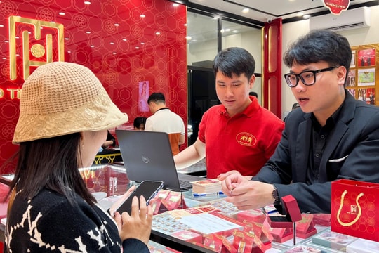 Hải Dương nhộn nhịp giao dịch vàng ngày vía Thần Tài 2024