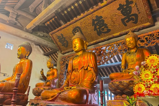 Độc đáo bộ tượng Tam thế Phật chùa Côn Sơn