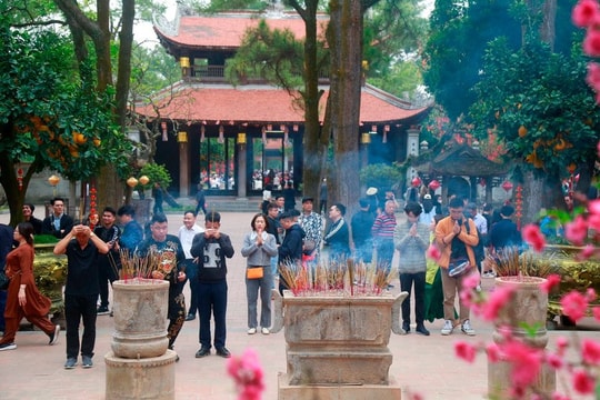 Linh thiêng hội xuân Côn Sơn