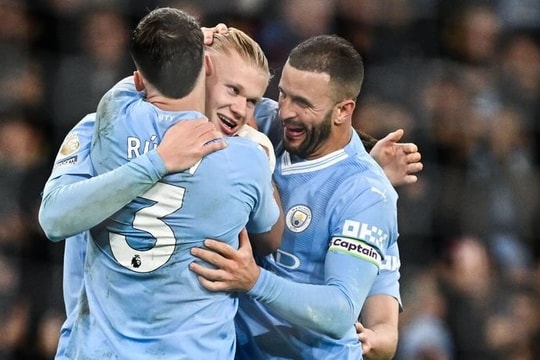 Haaland lập kỳ tích, Man City chỉ còn kém Liverpool đúng 1 điểm