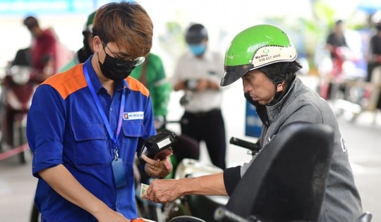 Giá xăng dầu giảm nhẹ