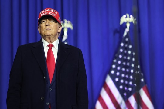 Hai bức tranh vận động trái ngược của ông Trump và ông Biden