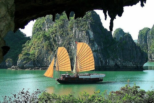 Vịnh Hạ Long là điểm đến thiên nhiên đẹp thứ hai thế giới