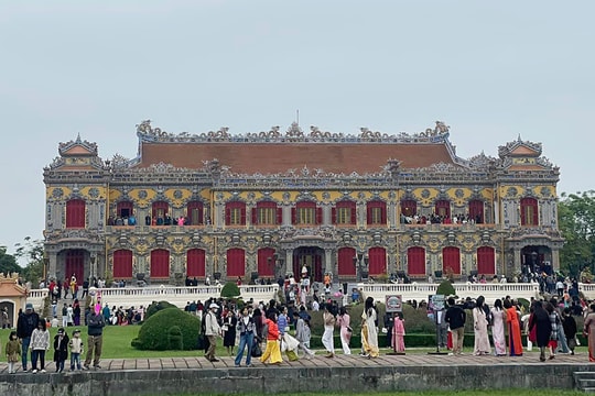 48 giờ ở Huế