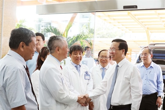 President Thuong tells doctors always keep love for profession to better serve patients