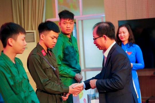 Những thanh niên Hải Dương tình nguyện nhập ngũ