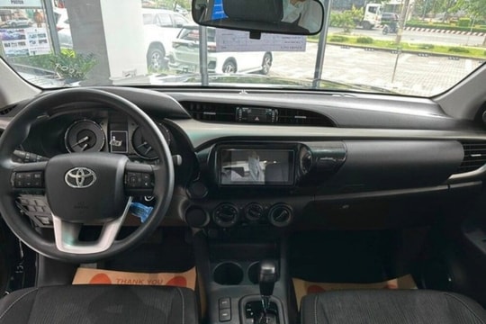 Rộ tin Toyota Hilux 2024 sắp bán tại Việt Nam