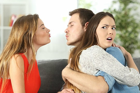 Lý do khiến đàn ông và phụ nữ ngoại tình