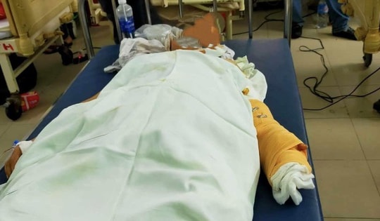 Nam thanh niên dùng kéo đâm hai mẹ con người yêu rồi phóng hỏa đốt nhà