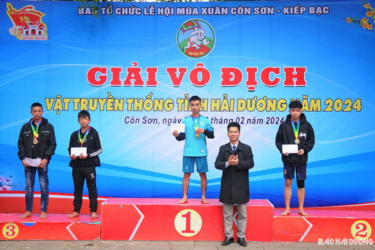 Tứ Kỳ 5 năm liên tiếp vô địch môn vật dân tộc
