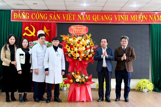 Đồng chí Bí thư Tỉnh ủy Hải Dương Trần Đức Thắng thăm, chúc mừng Ngày Thầy thuốc Việt Nam