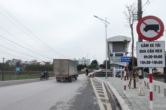 Xem xét cấm hoàn toàn xe trọng tải lớn đi qua cầu Neo cũ