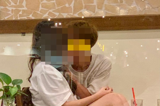 Khi người trẻ yêu đương quá đà nơi công cộng