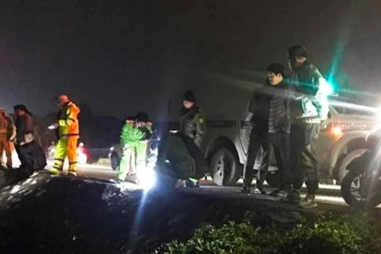 Tông vào cọc tiêu ven đường, người đàn ông lao xuống mương nước ở xã Vĩnh Hưng tử vong